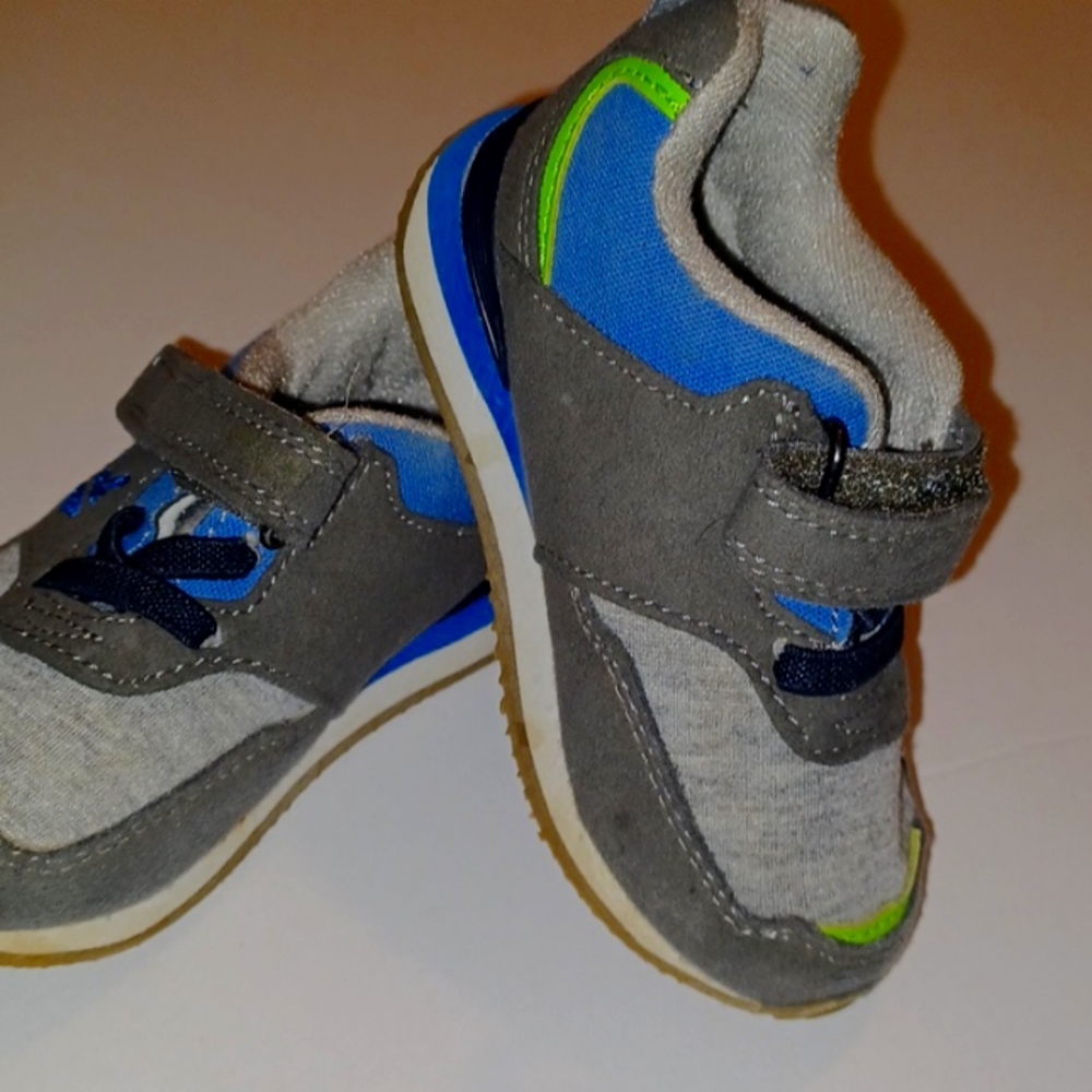 Oshkosh size 5 baby shoes